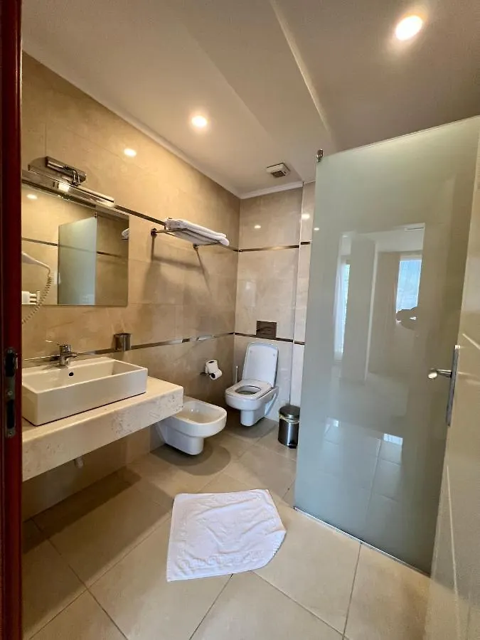 ****  Hotel Millennium Tushemisht Albanië