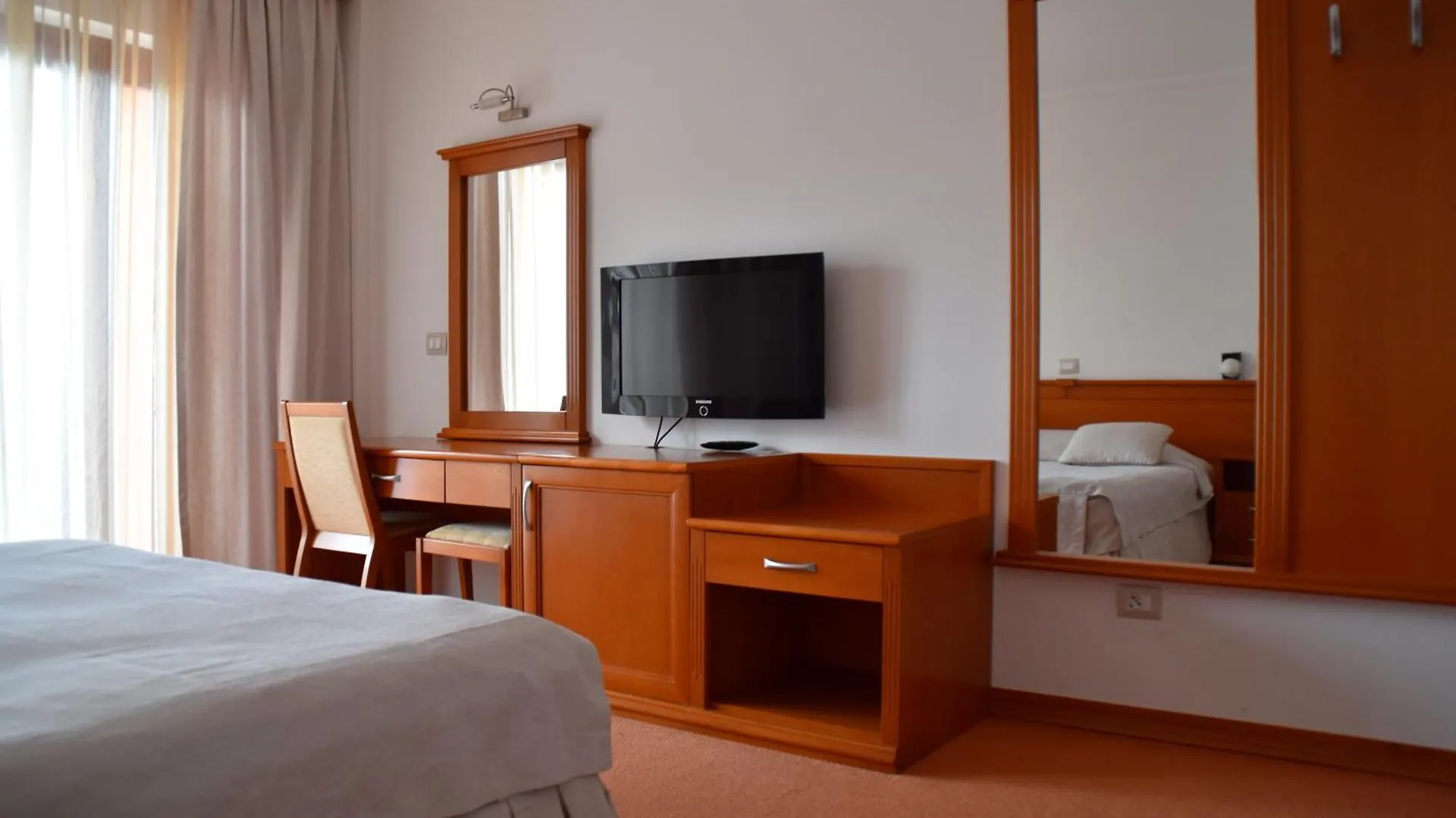 ****  Hotel Millennium Tushemisht Albanie